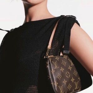 Authentic Louis Vuitton monogram pochette